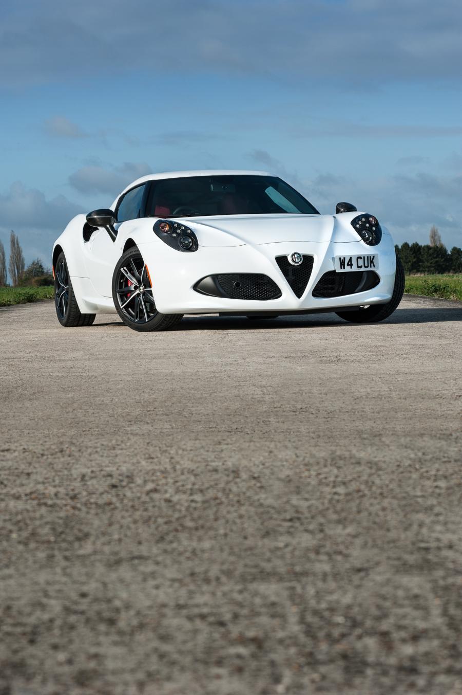  Alfa Romeo 4C 2015 года  (UK) (фото 14 из 45)
